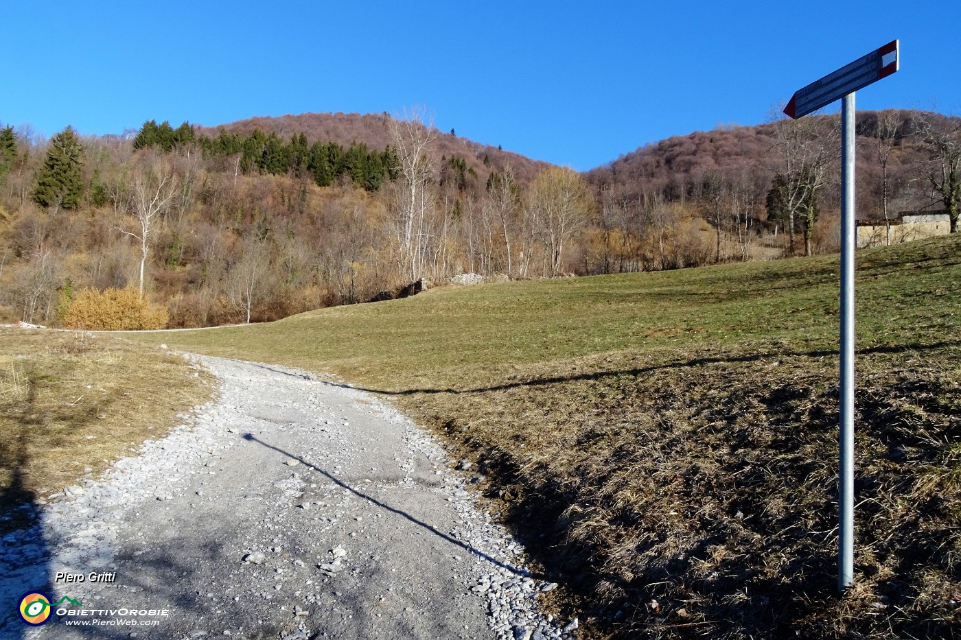 08 Parto da Avolasio (1050 m) sul sent.CAI 151.JPG